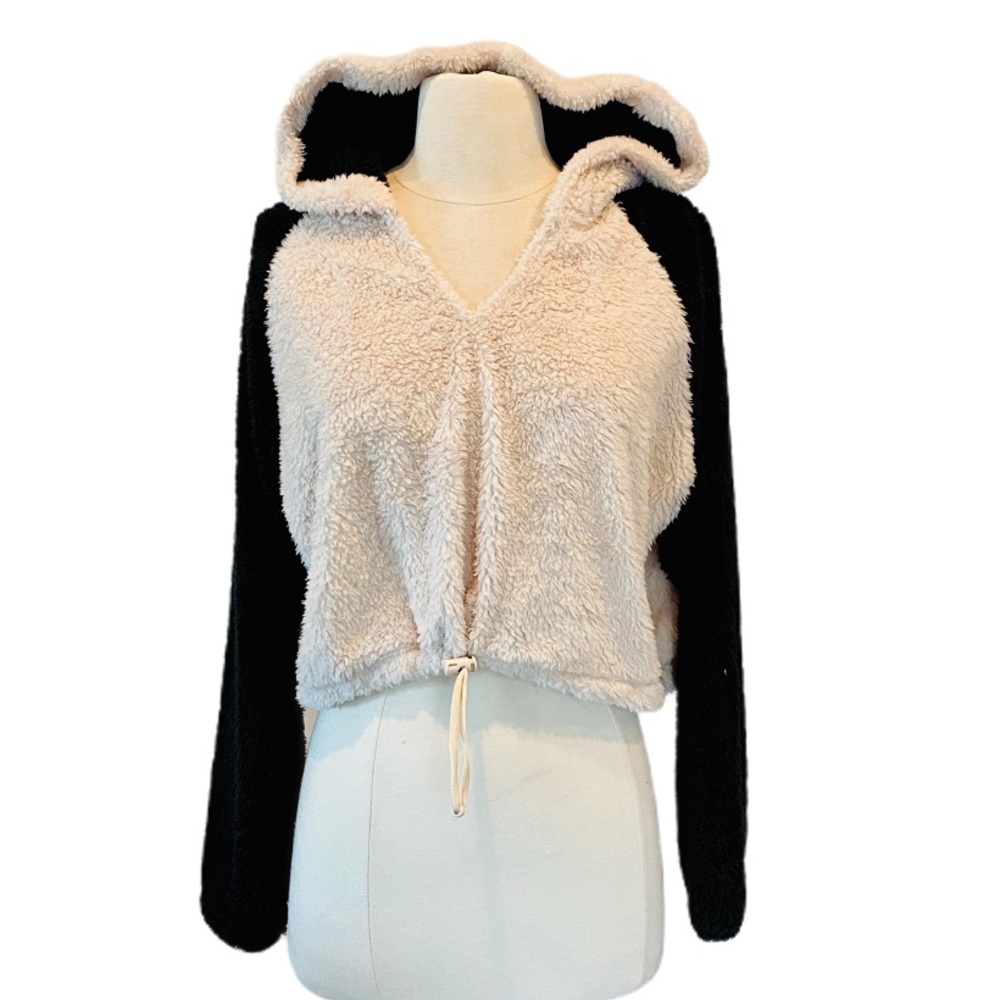 URBAN OUTFITTERS Tilly Faux Fur Hoodie Sweatshirt - Picture 4 of 10